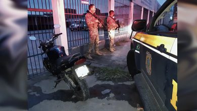 Moto apreendida pelos agentes da PRF com o mecânico