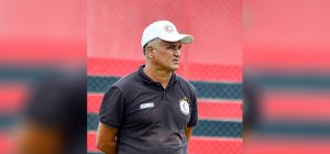 O treinador Oliveira Canindé anunciou sua saída do Campinense
